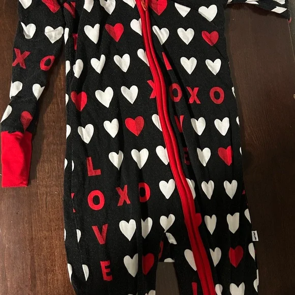Little Sleepies Love Heart One Piece footie pajama - Black & Red hearts sz 18-24 - Picture 1 of 3